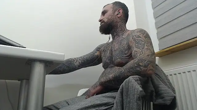 Snapshot of master4bitch24 chatting on 11/09/25, 09:24 master4bitch24 online show from 11/09/25, 09:24