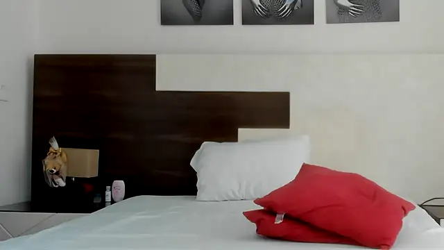 Snapshot of SexyCaitlynHot chatting on 06/09/26, 08:20 SexyCaitlynHot online show from 06/09/26, 08:20