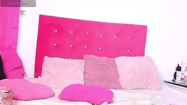 Snapshot of sasha_xxxx chatting on 10/21/25, 09:26 sasha xxxx online show from 10/21/25, 09:26