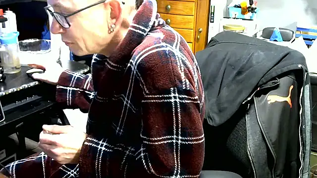 Snapshot of jjdirty6996 chatting on 01/16/26, 10:19 jjdirty6996 online show from 01/16/26, 10:19