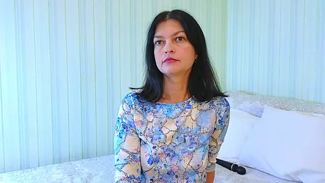 Snapshot of _Lily_ chatting on 10/06/25, 08:56  Lily  online show from 10/06/25, 08:56