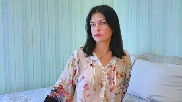 Snapshot of _Lily_ chatting on 10/30/25, 06:59 Lily online show from 10/30/25, 06:59