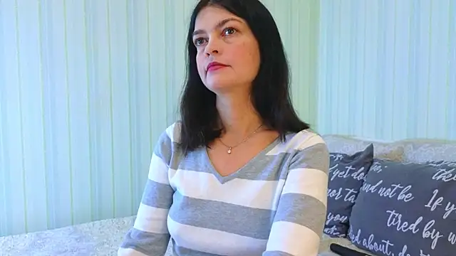 Snapshot of _Lily_ chatting on 11/10/25, 07:18 Lily online show from 11/10/25, 07:18