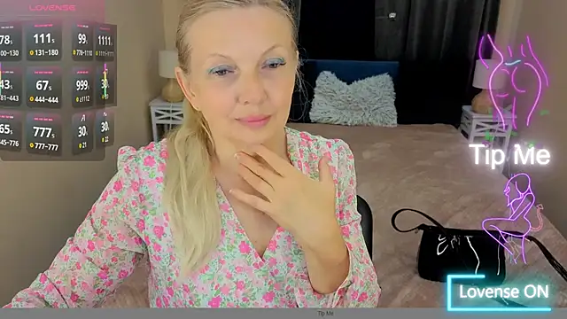 Snapshot of Abby_Moore_ chatting on 06/19/26, 06:40 Abby Moore online show from 06/19/26, 06:40