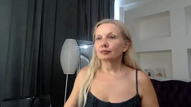 Snapshot of Abby_Moore_ chatting on 07/04/26, 12:11 Abby Moore online show from 07/04/26, 12:11