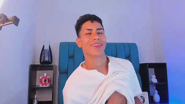 Snapshot of AlanNaughty chatting on 12/22/24, 08:58 AlanNaughty online show from 12/22/24, 08:58