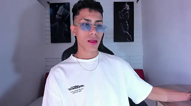 Snapshot of AlanNaughty chatting on 12/26/24, 08:11 AlanNaughty online show from 12/26/24, 08:11