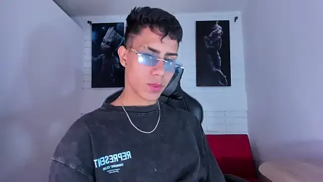 Snapshot of AlanNaughty chatting on 01/02/25, 09:18 AlanNaughty online show from 01/02/25, 09:18