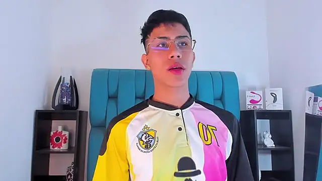 Snapshot of AlanNaughty chatting on 01/19/25, 09:13 AlanNaughty online show from 01/19/25, 09:13