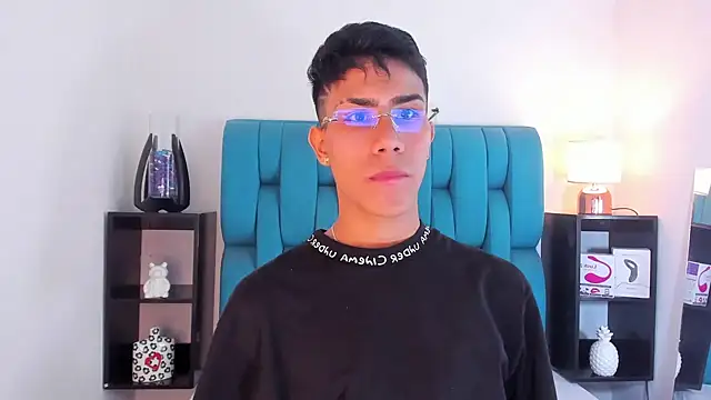 Snapshot of AlanNaughty chatting on 01/21/25, 03:26 AlanNaughty online show from 01/21/25, 03:26