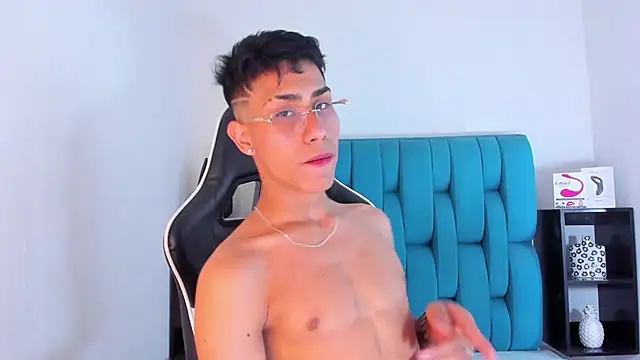 Snapshot of AlanNaughty chatting on 01/26/25, 09:07 AlanNaughty online show from 01/26/25, 09:07