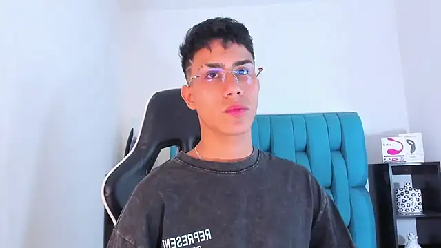 Snapshot of AlanNaughty chatting on 01/28/25, 08:47 AlanNaughty online show from 01/28/25, 08:47