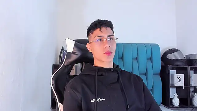 Snapshot of AlanNaughty chatting on 02/22/25, 09:59 AlanNaughty online show from 02/22/25, 09:59