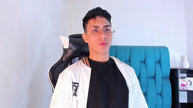 Snapshot of AlanNaughty chatting on 03/03/25, 08:32 AlanNaughty online show from 03/03/25, 08:32