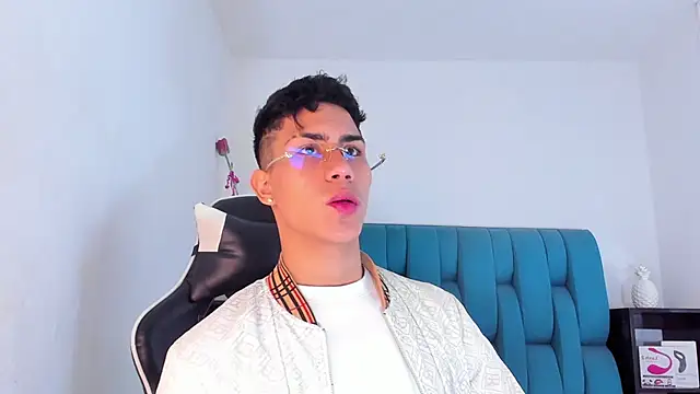 Snapshot of AlanNaughty chatting on 03/11/25, 07:58 AlanNaughty online show from 03/11/25, 07:58