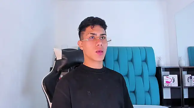 Snapshot of AlanNaughty chatting on 03/13/25, 10:32 AlanNaughty online show from 03/13/25, 10:32