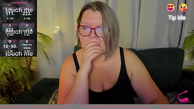 Snapshot of Shannonshine chatting on 09/30/25, 05:23 Shannonshine online show from 09/30/25, 05:23