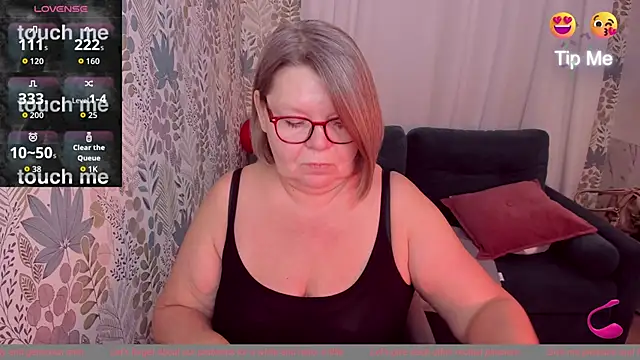 Snapshot of Shannonshine chatting on 10/02/25, 01:18 Shannonshine online show from 10/02/25, 01:18