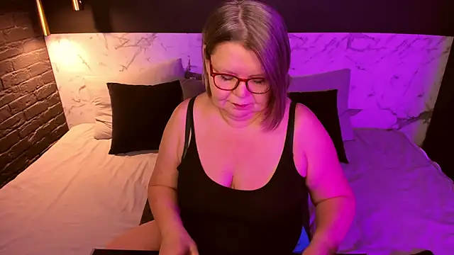 Shannonshine online show from 10/30/25, 05:20