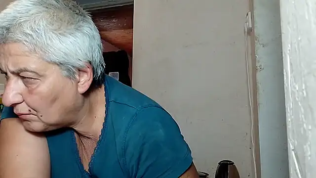 Snapshot of ExquisiteMature chatting on 09/20/25, 11:00 ExquisiteMature online show from 09/20/25, 11:00