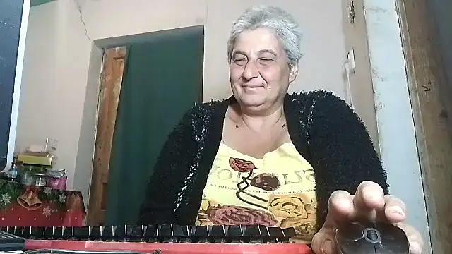 Snapshot of ExquisiteMature chatting on 09/21/25, 08:43 ExquisiteMature online show from 09/21/25, 08:43