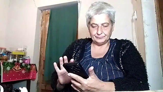 Snapshot of ExquisiteMature chatting on 09/23/25, 10:24 ExquisiteMature online show from 09/23/25, 10:24