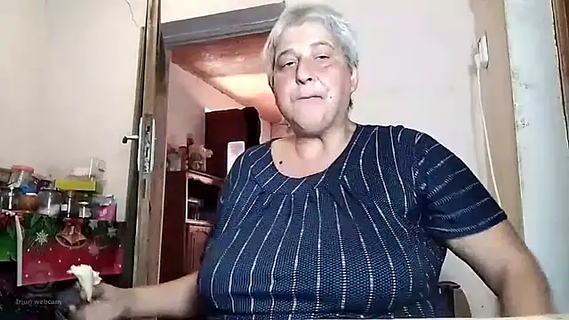 Snapshot of ExquisiteMature chatting on 09/24/25, 10:29 ExquisiteMature online show from 09/24/25, 10:29