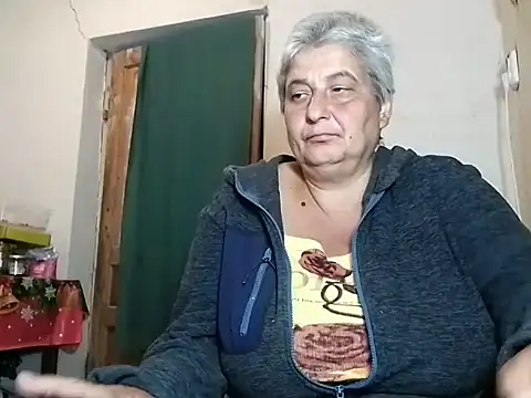 Snapshot of ExquisiteMature chatting on 09/29/25, 01:00 ExquisiteMature online show from 09/29/25, 01:00