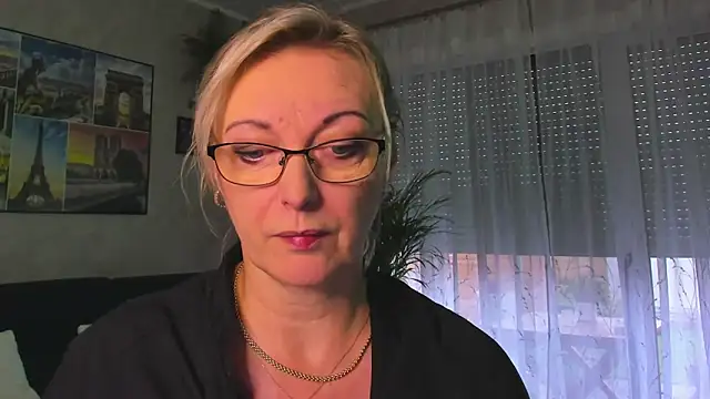 vanessa chat online show from 10/24/25, 06:21