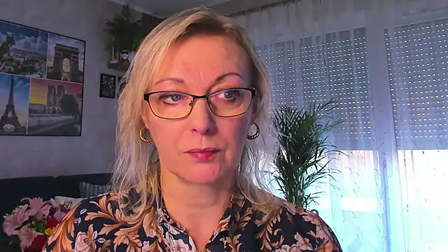 vanessa chat online show from 11/05/25, 02:17