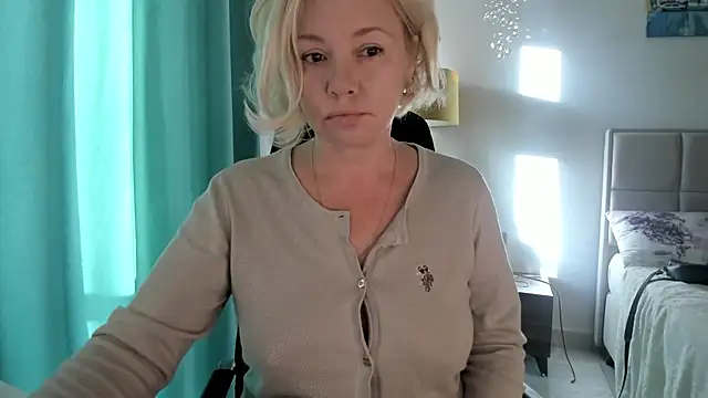 Snapshot of Colette__1977 chatting on 10/15/25, 05:07 Colette 1977 online show from 10/15/25, 05:07