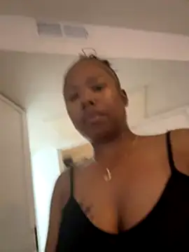 Snapshot of NaomiLust90 chatting on 12/14/25, 04:40 NaomiLust90 online show from 12/14/25, 04:40