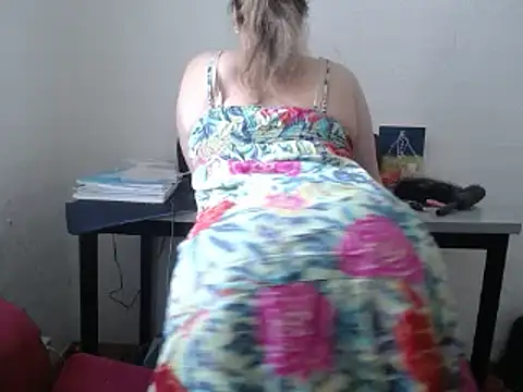 Snapshot of Milana235 chatting on 03/19/25, 06:57 Milana235 online show from 03/19/25, 06:57