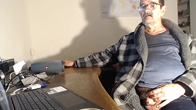 Snapshot of silvio-aus-luzern-CH chatting on 10/23/25, 05:07 silvio-aus-luzern-CH online show from 10/23/25, 05:07