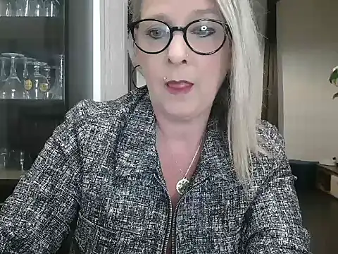 Snapshot of lilie69 chatting on 03/22/25, 11:21 lilie69 online show from 03/22/25, 11:21