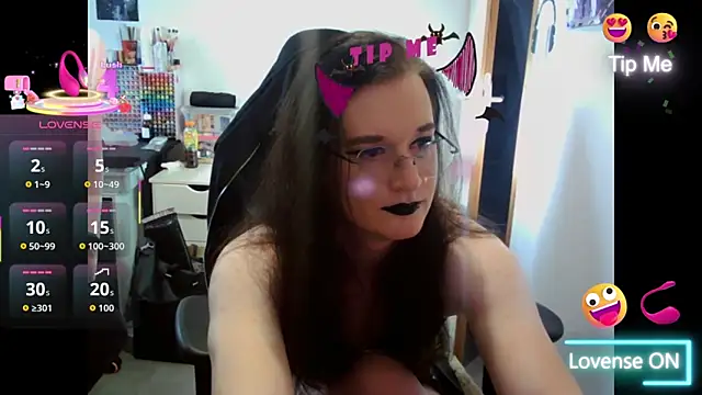 Snapshot of HotysimeHot1 chatting on 11/24/25, 10:04 HotysimeHot1 online show from 11/24/25, 10:04