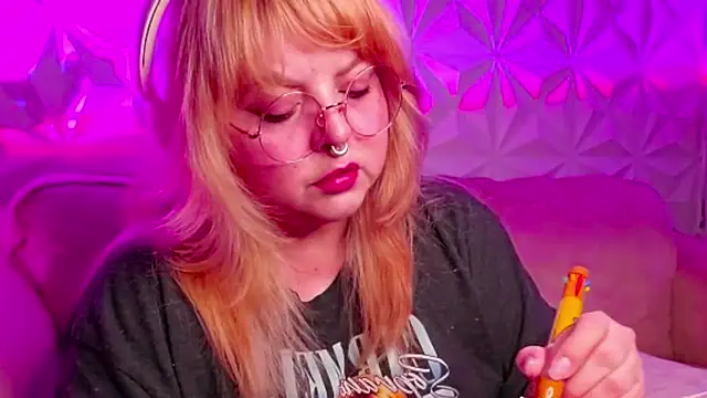 Satyn doll online show from 10/03/25, 11:35