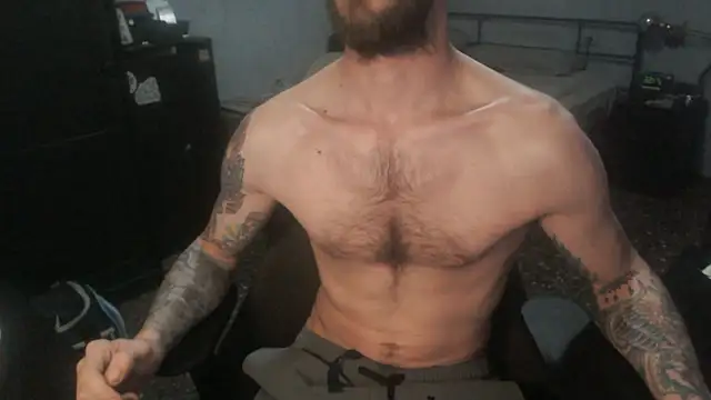 Snapshot of SexxxyLouis chatting on 03/01/26, 08:55 SexxxyLouis online show from 03/01/26, 08:55