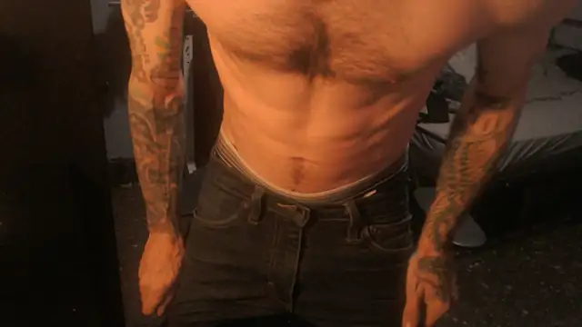 Snapshot of SexxxyLouis chatting on 04/02/26, 07:22 SexxxyLouis online show from 04/02/26, 07:22