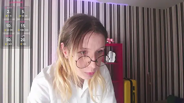 Snapshot of _Hanna_Moon_ chatting on 12/11/24, 07:42  Hanna Moon  online show from 12/11/24, 07:42