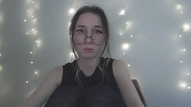  Hanna Moon  online show from 12/03/25, 11:30