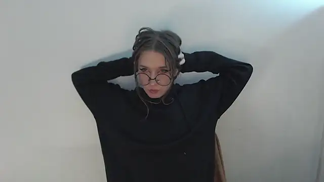 Snapshot of _Hanna_Moon_ chatting on 12/19/25, 12:12 Hanna Moon online show from 12/19/25, 12:12