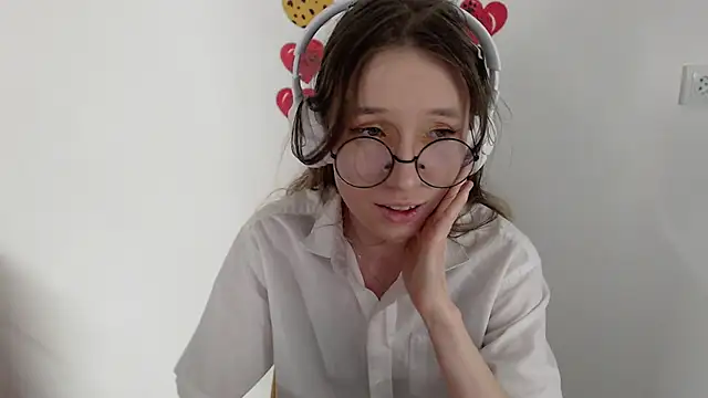 Snapshot of _Hanna_Moon_ chatting on 04/20/26, 11:57 Hanna Moon online show from 04/20/26, 11:57