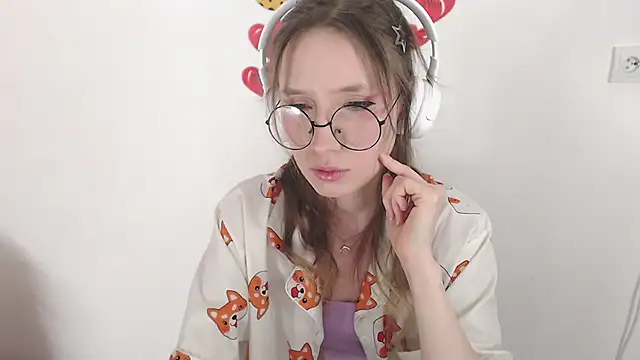 Snapshot of _Hanna_Moon_ chatting on 04/22/26, 10:17 Hanna Moon online show from 04/22/26, 10:17