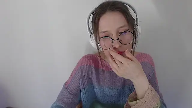 Snapshot of _Hanna_Moon_ chatting on 04/23/26, 05:48 Hanna Moon online show from 04/23/26, 05:48