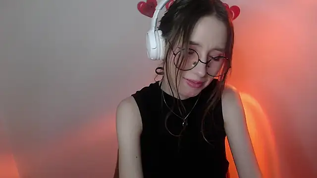 Snapshot of _Hanna_Moon_ chatting on 04/30/26, 10:43 Hanna Moon online show from 04/30/26, 10:43