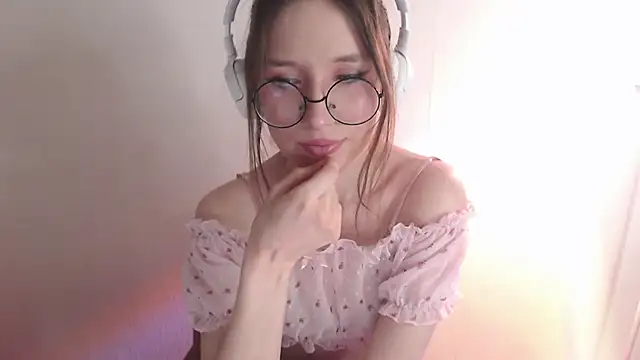 Snapshot of _Hanna_Moon_ chatting on 05/06/26, 11:37 Hanna Moon online show from 05/06/26, 11:37