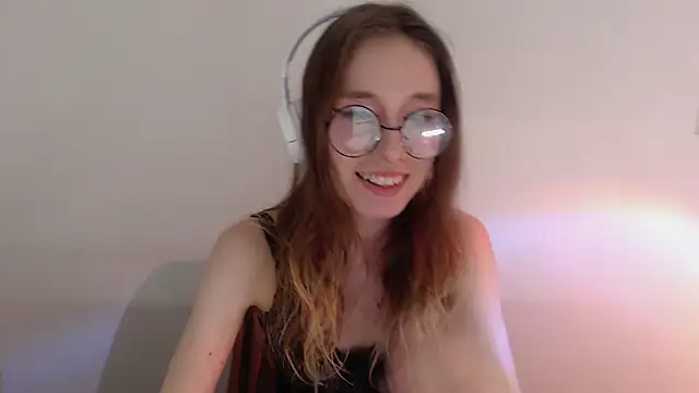 Snapshot of _Hanna_Moon_ chatting on 05/13/26, 11:18 Hanna Moon online show from 05/13/26, 11:18
