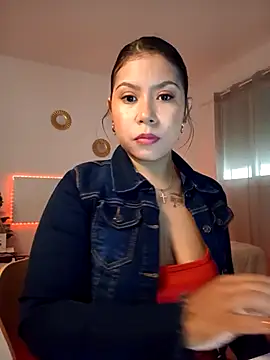 Snapshot of little_susie chatting on 10/22/25, 08:25 little susie online show from 10/22/25, 08:25