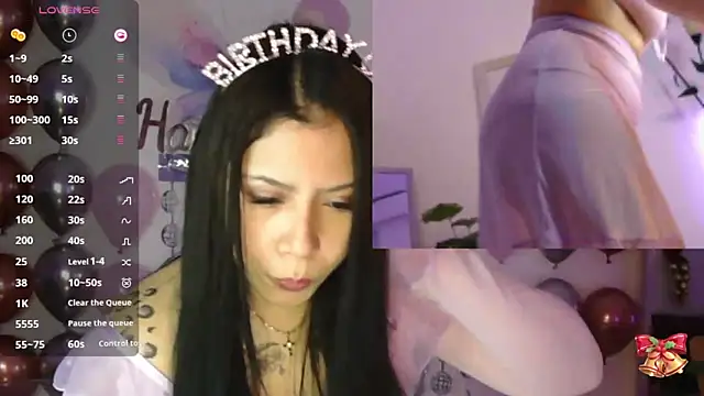 Snapshot of little_susie chatting on 12/17/25, 09:37 little susie online show from 12/17/25, 09:37